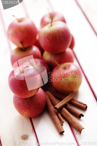 Image of apples with cinnamon