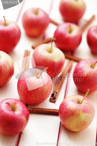 Image of apples with cinnamon