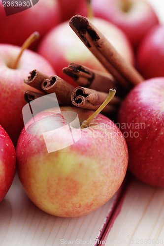 Image of apples with cinnamon