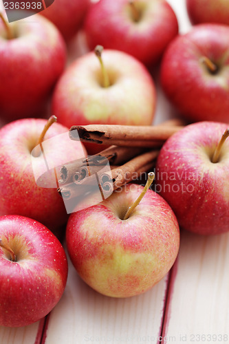 Image of apples with cinnamon