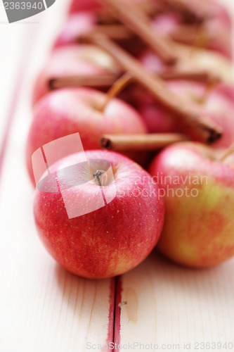 Image of apples with cinnamon