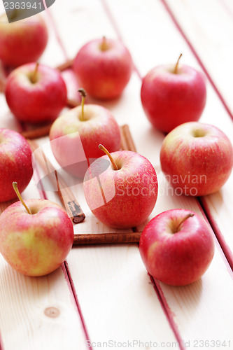 Image of apples with cinnamon