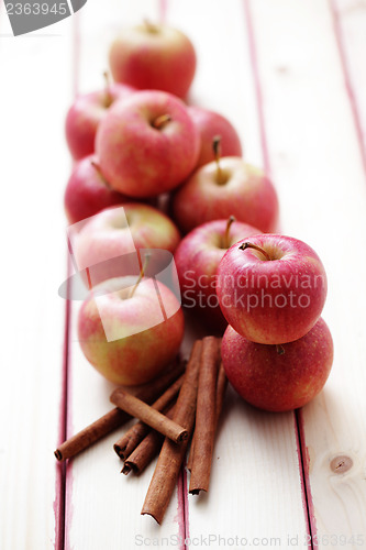 Image of apples with cinnamon