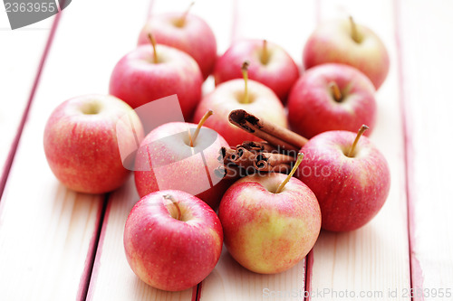 Image of apples with cinnamon