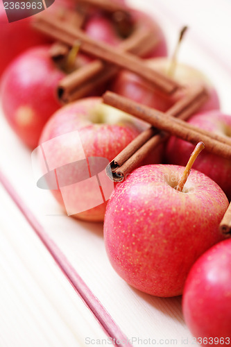 Image of apples with cinnamon