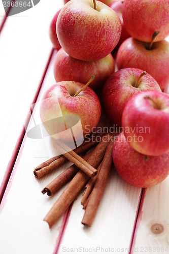 Image of apples with cinnamon