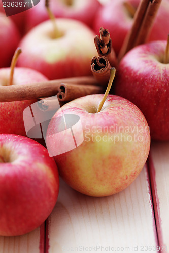 Image of apples with cinnamon
