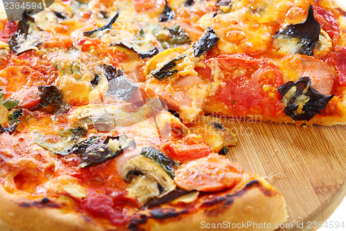 Image of Pizza close up.