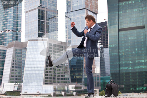 Image of businessman holds training session