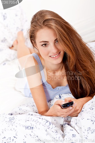 Image of young attractive woman watching movie tv expression 