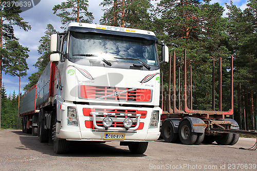 Image of Volvo FH12 Truck and Trailer