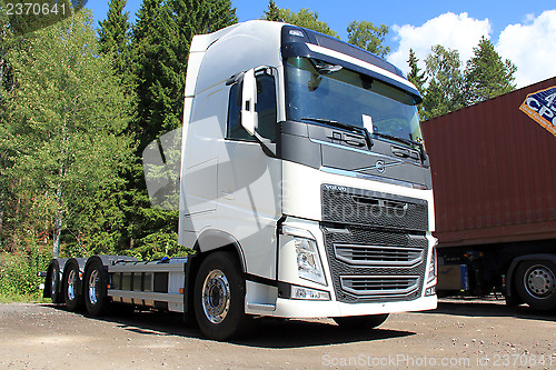 Image of White Volvo FH84R Truck