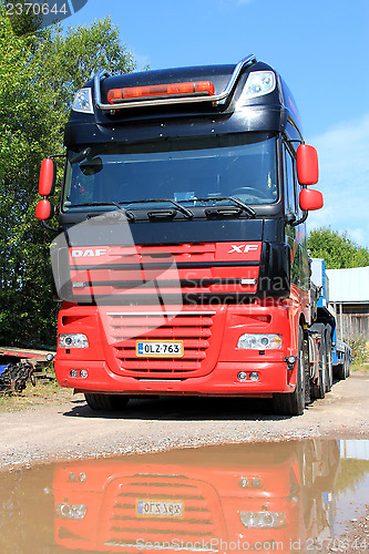 Image of DAF XF 105 Truck with Reflection