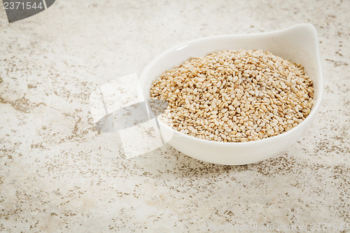 Image of unhulled sesame seeds