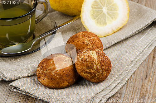 Image of Lemon tea and cookies