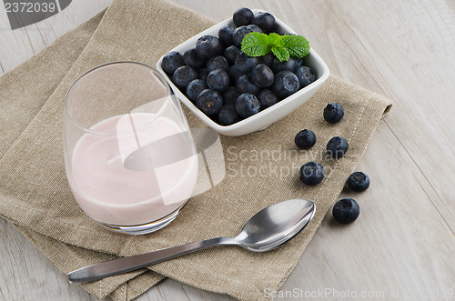 Image of Yogurt with fresh blueberries