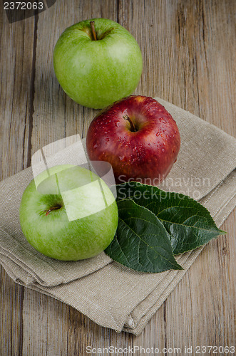 Image of Apples in a napkin