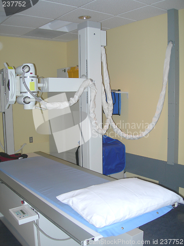 Image of x-ray machine and table