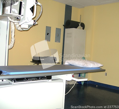 Image of x-ray machine and table