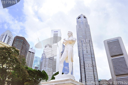 Image of Sir Tomas Stamford Raffles monument