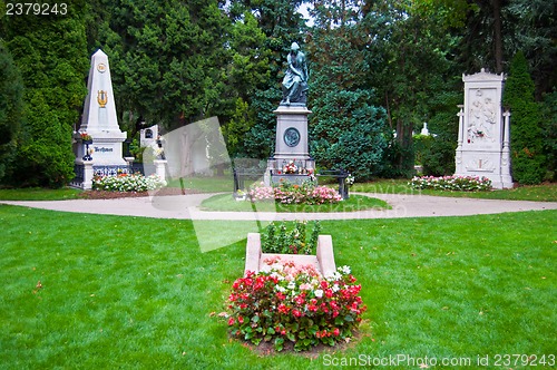 Image of graves of Beethoven, Mozart and Schubert
