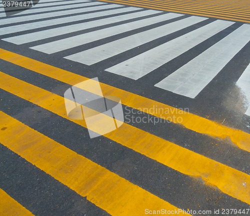 Image of White and yellow stripes