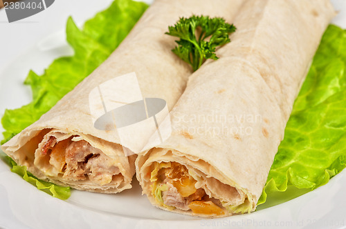 Image of fried chicken meat at pitta bread