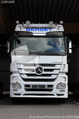 Image of White Mercedes-Benz Actros Truck