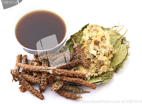 Image of Chinese herbal medicine drink with ingredient