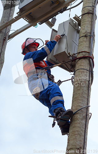 Image of Electrician perform maintenance on the transmission towers reclo