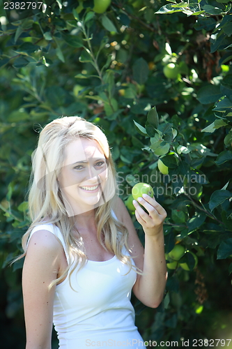 Image of Young woman holding a green apple