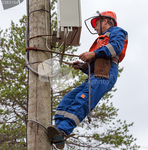 Image of Electrician to carry out maintenance of instrumentation and cont