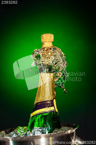 Image of Splashing champagne