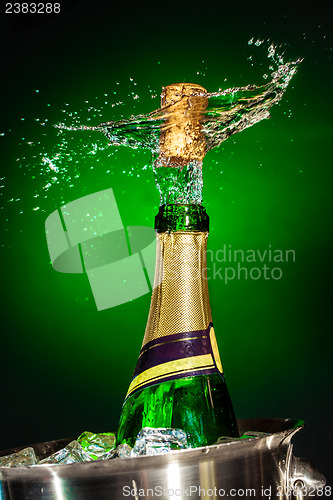 Image of Splashing champagne