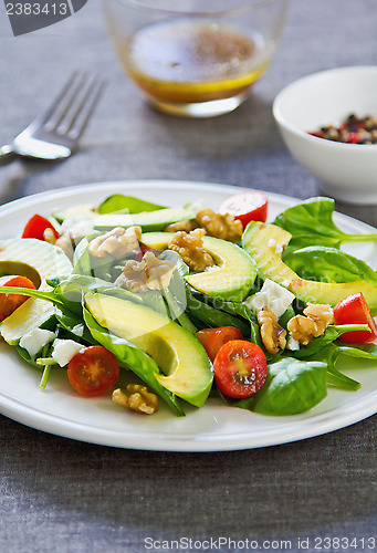 Image of Avocado with Spinach and Feta salad