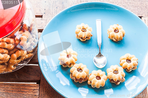 Image of Happy face of pineapple filling biscuits