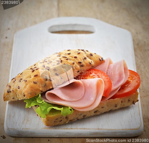 Image of sandwich with ham and tomatoes
