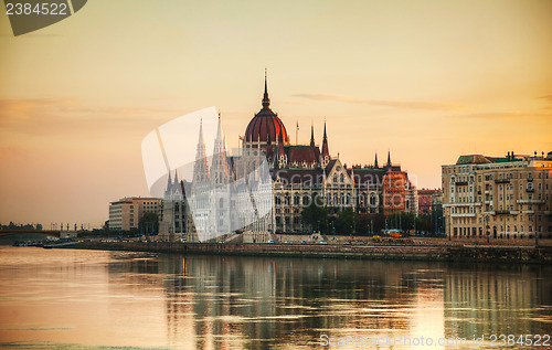 Image of Hungarian Parliament building in Budapest
