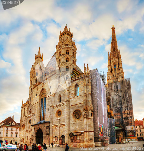 Image of St. Stephen's Cathedral in Vienna, Austria surrounded by tourist