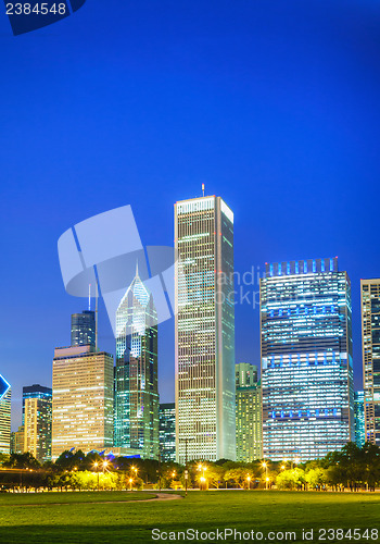 Image of Downtown Chicago, IL in the evening