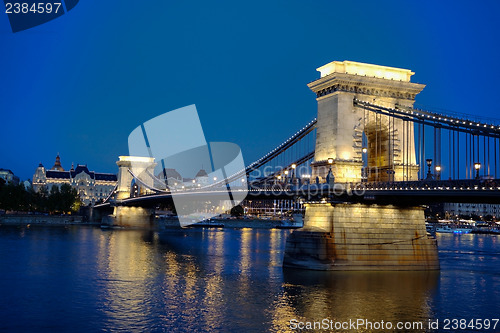 Image of Széchenyi chain bridge in Budapest, Hungary