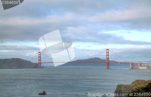 Image of Golden Gates bridge in San Francisco bay