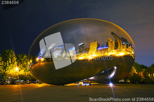 Image of Cloud Gate sculpture in Millenium Park