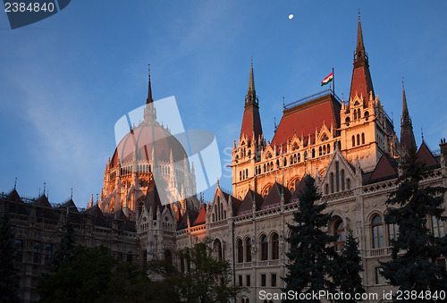 Image of Hungarian Parliament building in Budapest