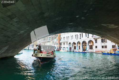 Image of Vaporetto with tourists under Rialto Bridge (Ponte Di Rialto)