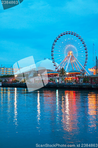 Image of Navy Pier in Chicago at night time