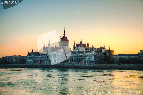 Image of Hungarian Parliament building in Budapest