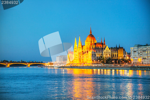 Image of Hungarian Parliament building in Budapest