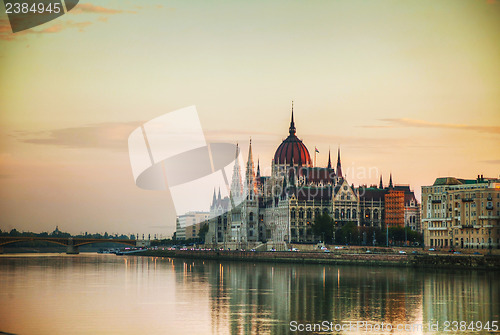 Image of Hungarian Parliament building in Budapest