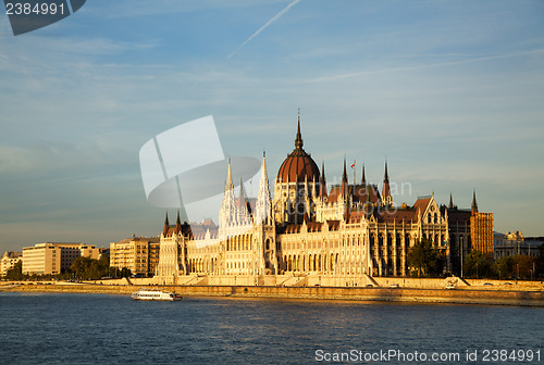 Image of Hungarian Parliament building in Budapest
